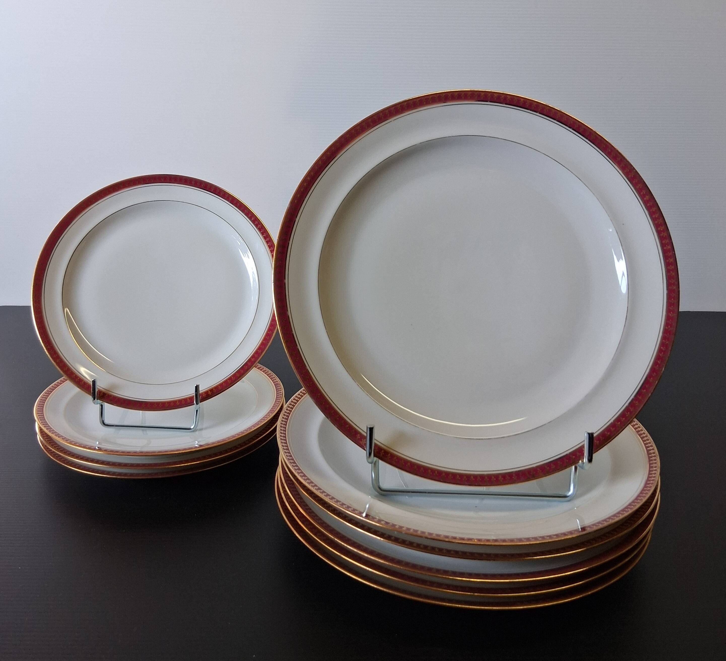 Set of porcelain plates from Chastagner et Cie in good condition.