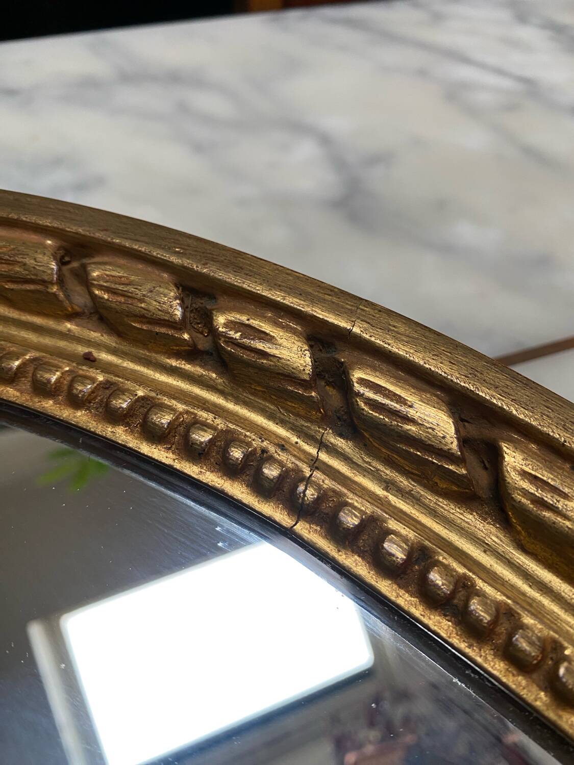 Large oval mirror in wood gilded with fine gold