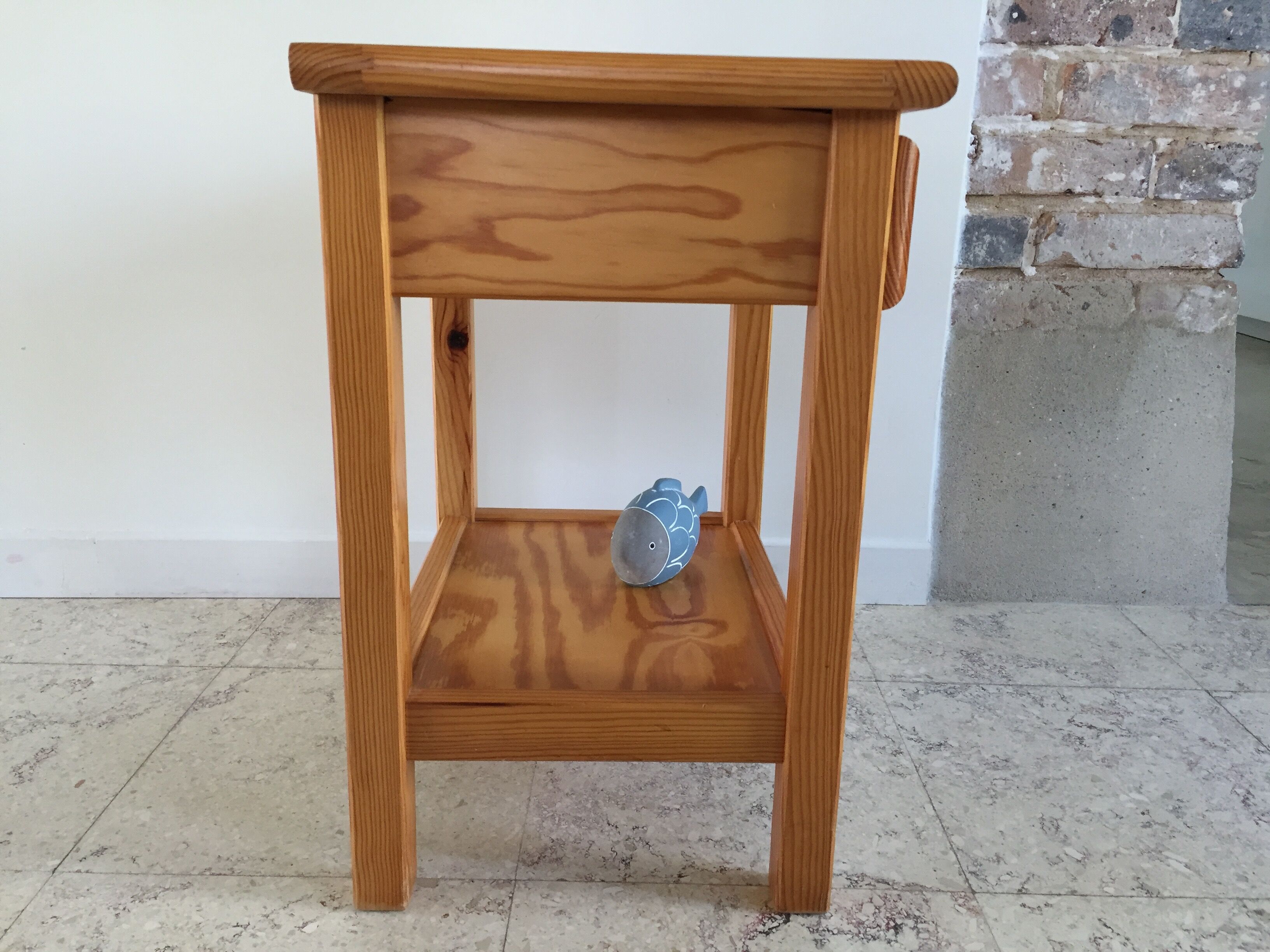 Table de chevet vintage en pin massif