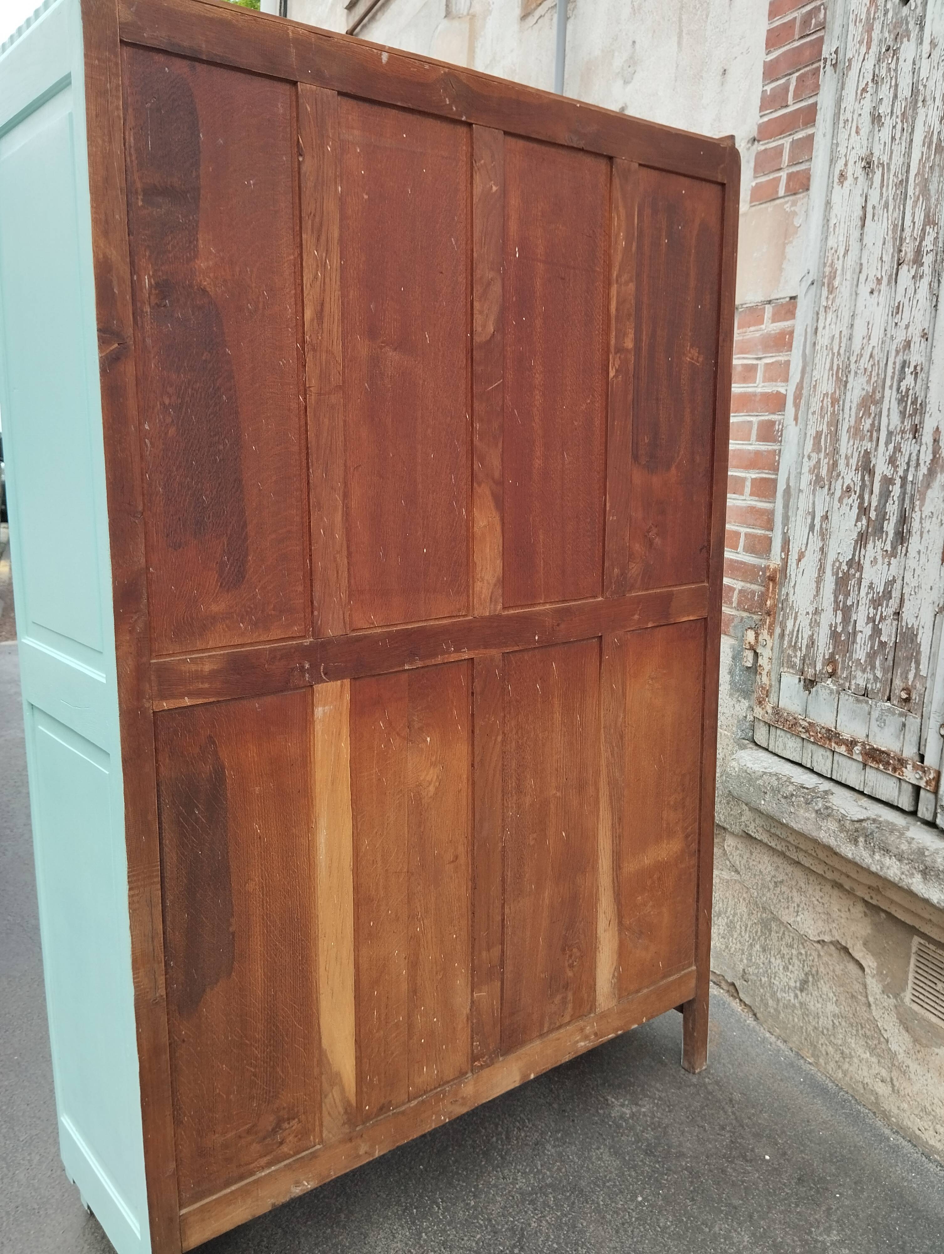 Parisian showcase cabinet year 30