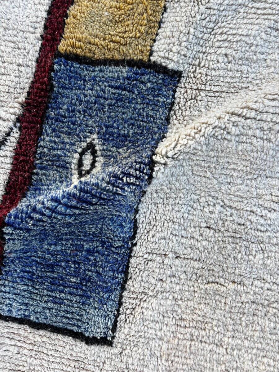 Large modern white Moroccan Beni Ouarain rug in wool.