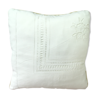 Coussin blanc brodé linge ancien