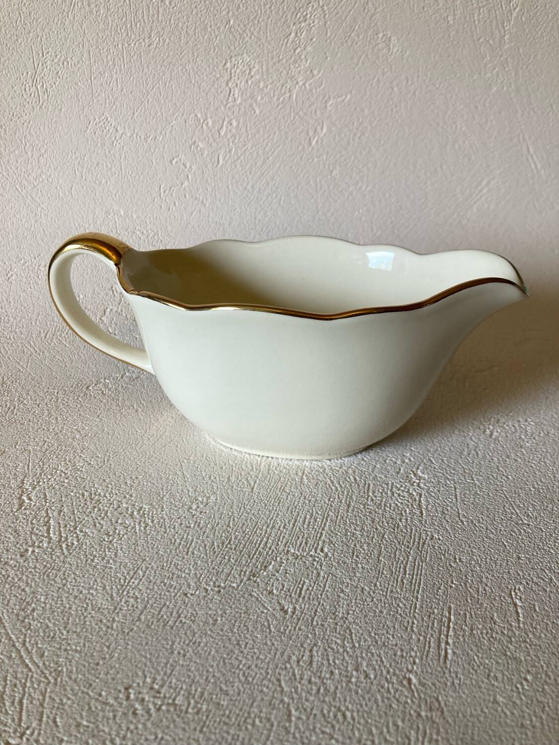 Villeroy and Boch gravy boat, 1950s, cream and gold