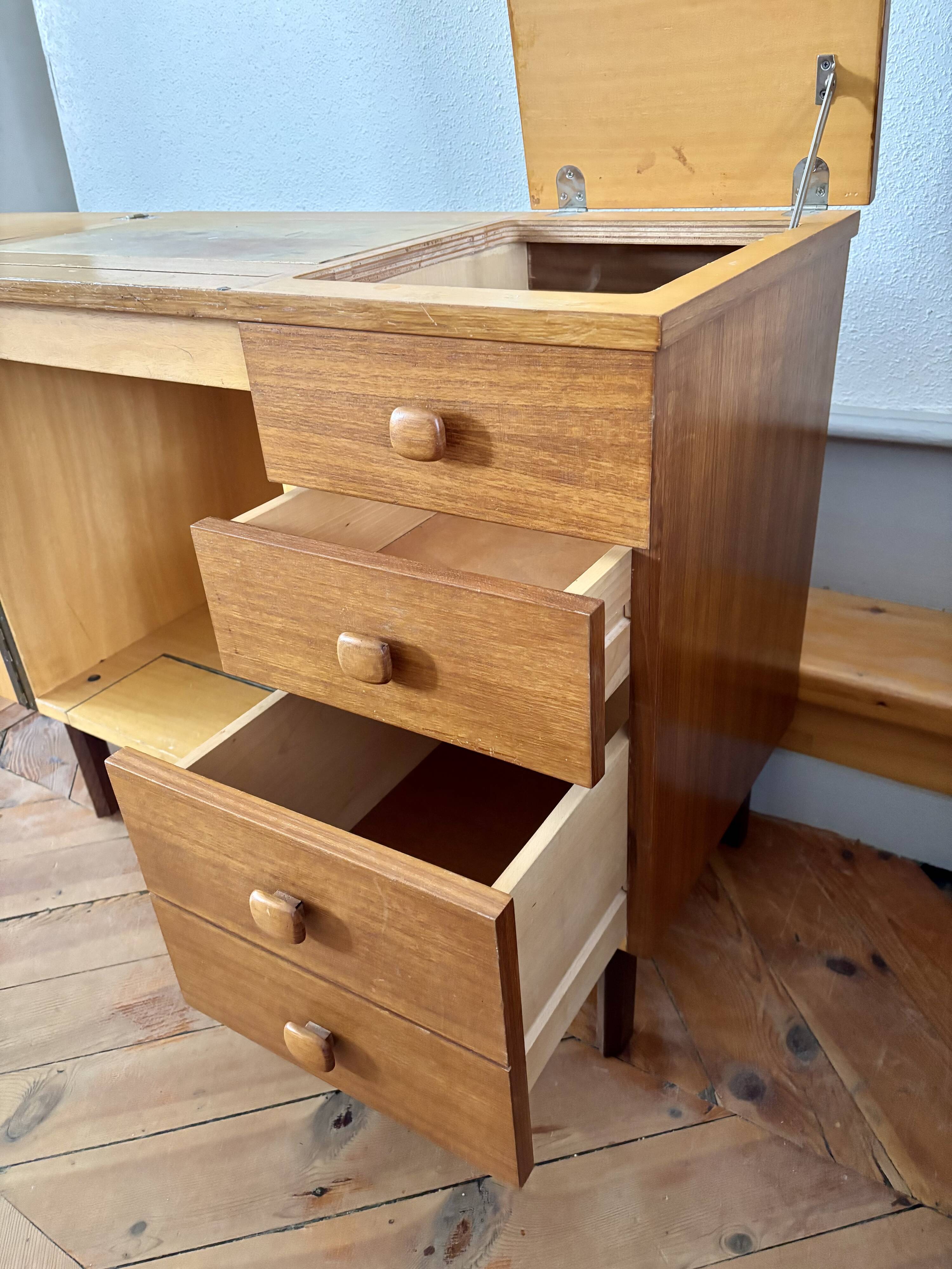 Vintage 1960 sideboard buffet