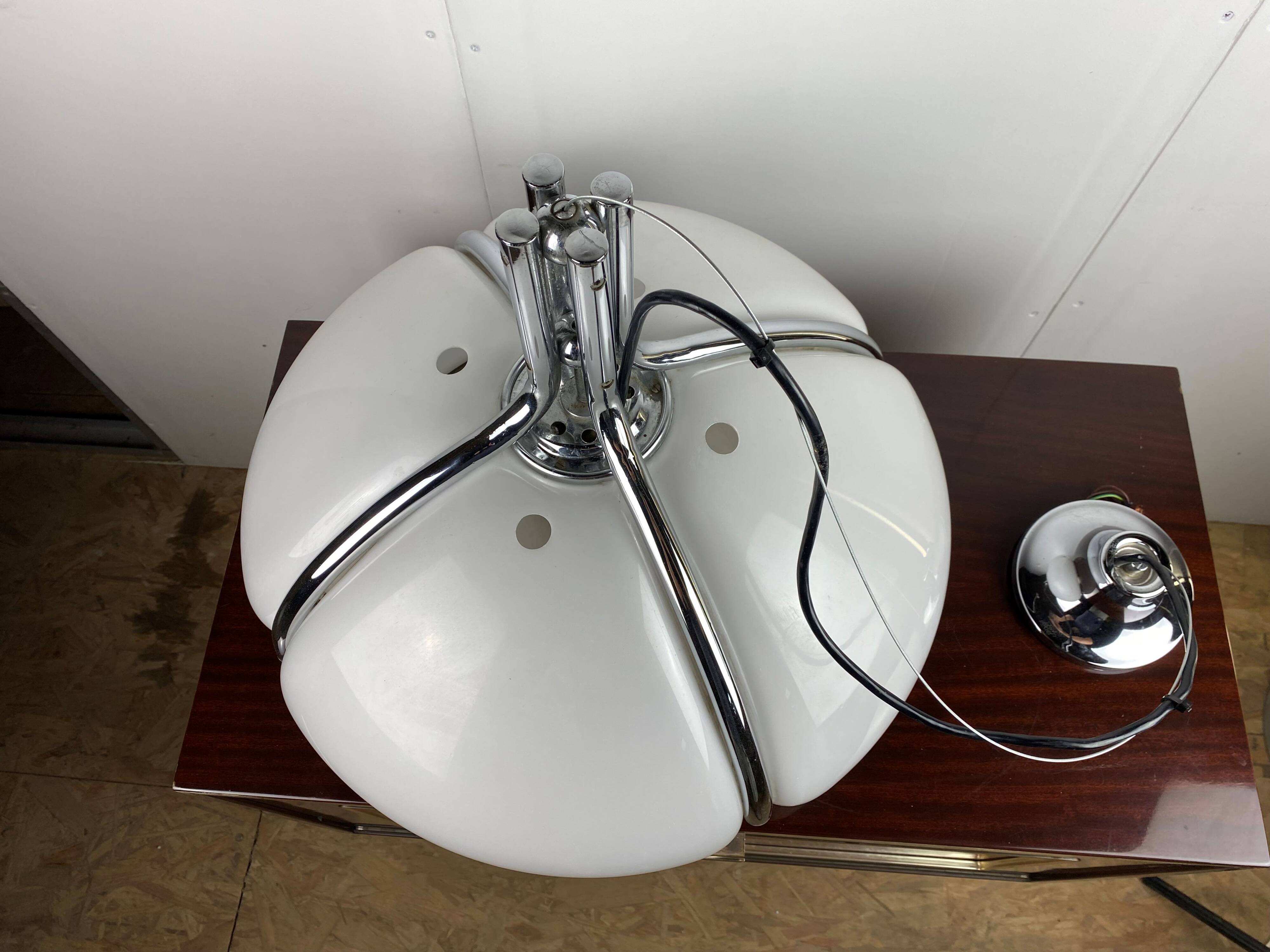 Quadrifoglio Harvey Guzzini pendant light by Gae Aulenti vintage 1970