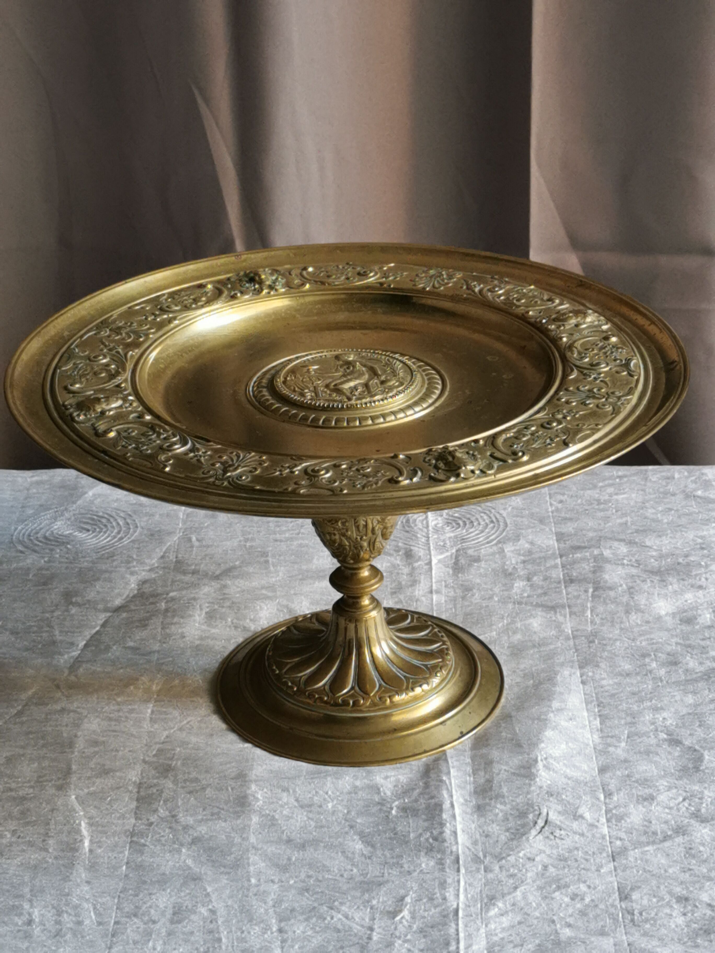 Ancient bronze cup "decor a the antique"