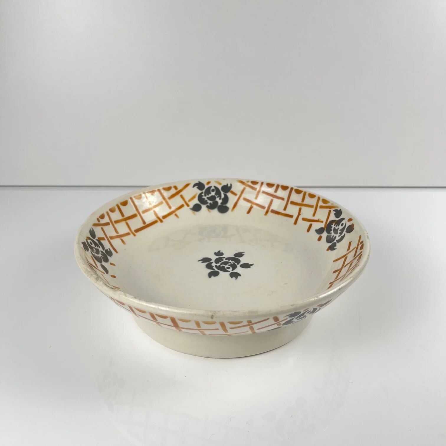 Plate on foot, ironstone, Badonviller "Roscoff", 1930