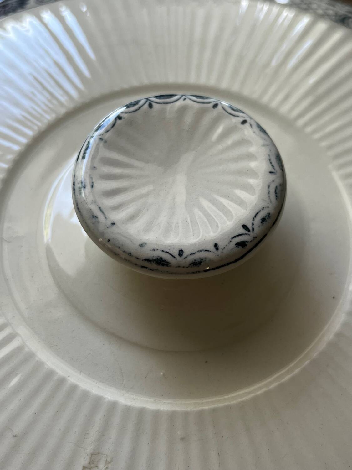 Antique earthenware vegetable dish Salins - Terre de fer