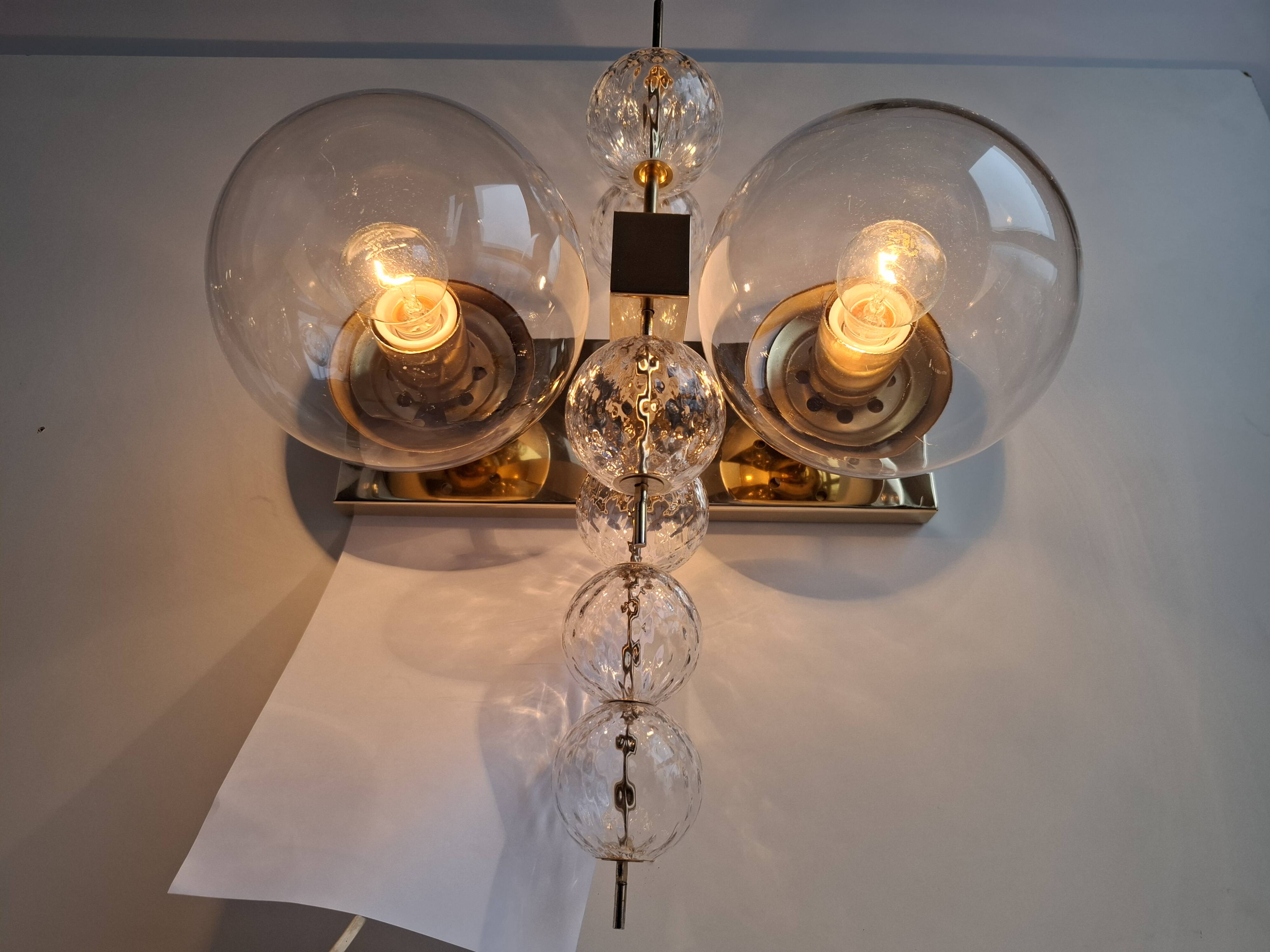 Applique murale tchèque en laiton et verre du milieu du siècle, par Kamenický Šenov, années 1970