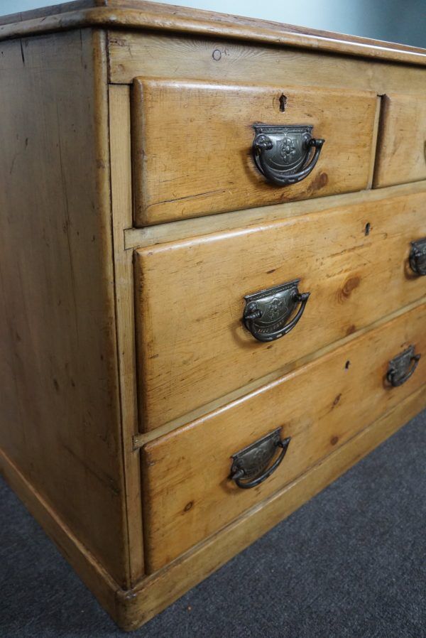 Commode anglaise ancienne en pin