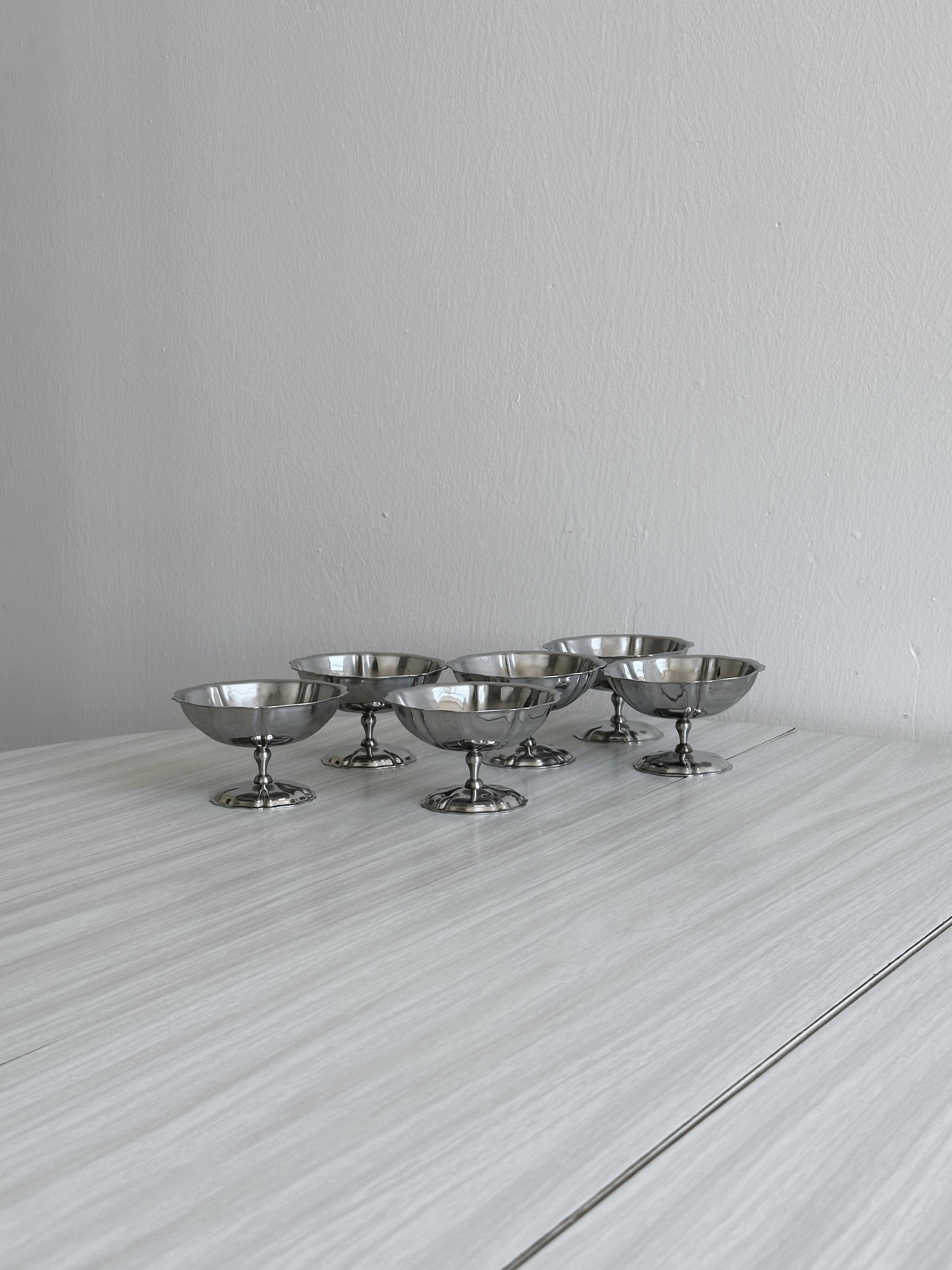 6 silver-plated metal bowls