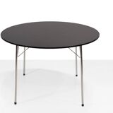 Arne Jacobsen table model 3600 with 4 Ant chairs by Fritz Hansen