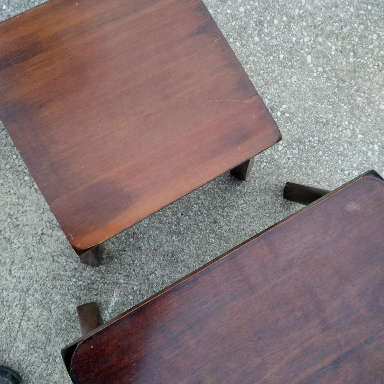 Nesting coffee tables