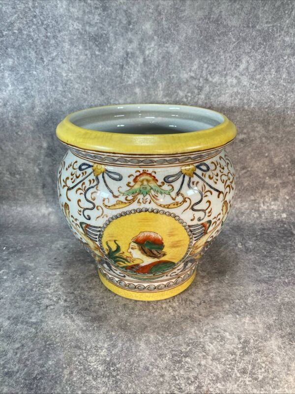 Pot / Cache-pot. Céramique Renaissance Italienne Majolique. Asiatides