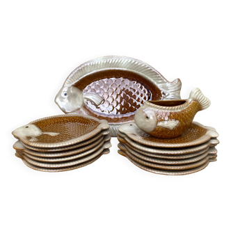 Fish plates, dish and sauce boat, Italian barbotine, 1970