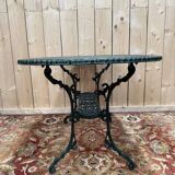 Table de jardin en fer peint style Art Nouveau
