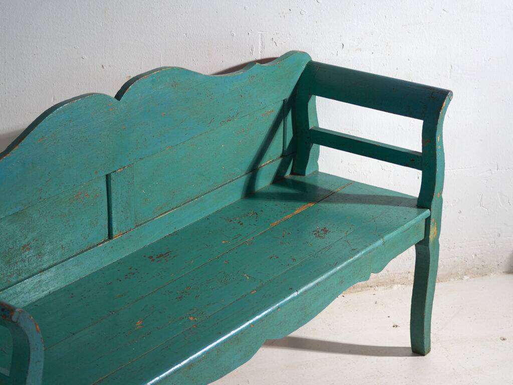 Banc ancien peint vert en bois de pin – Europe centrale, vers 1910