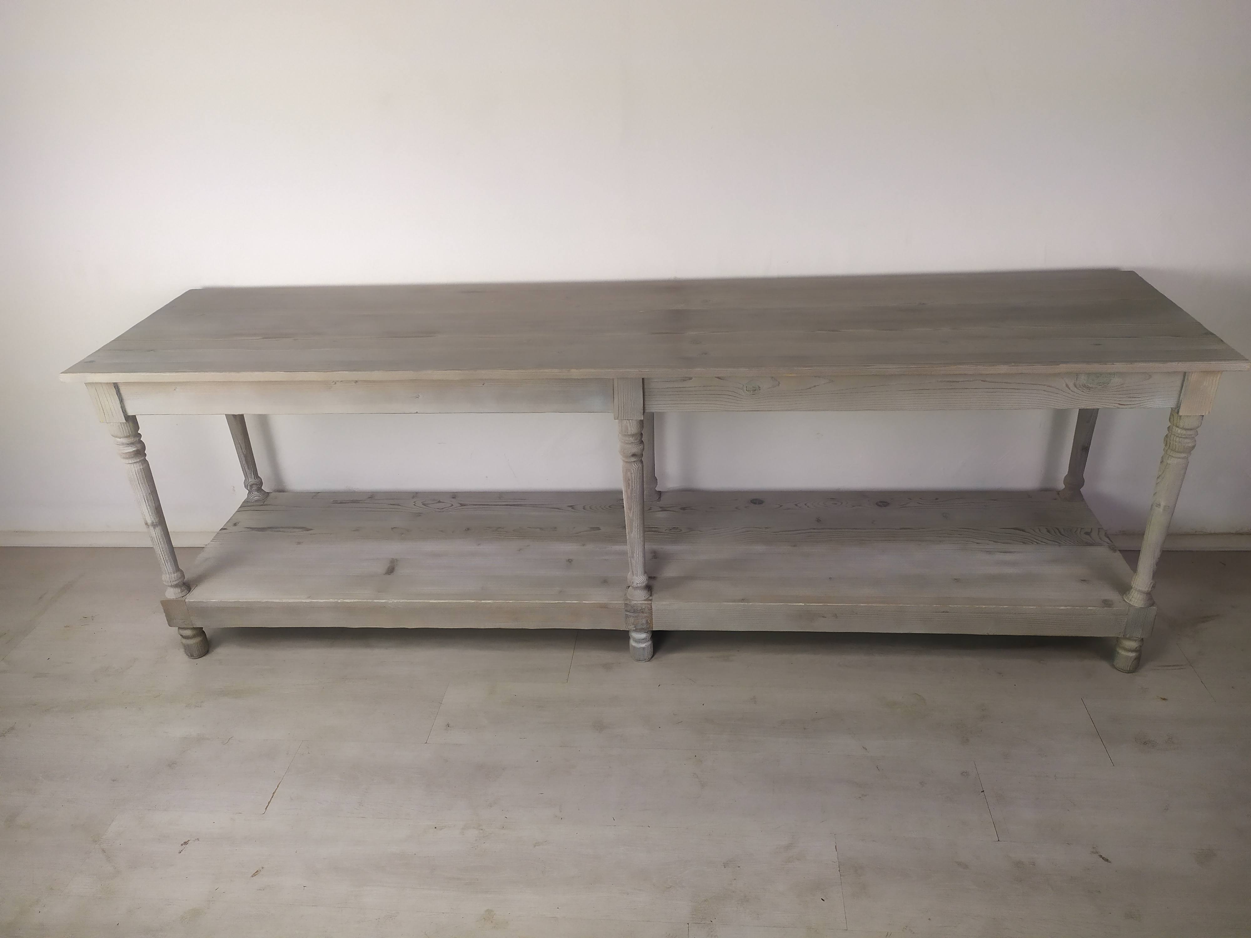 Table serving draper