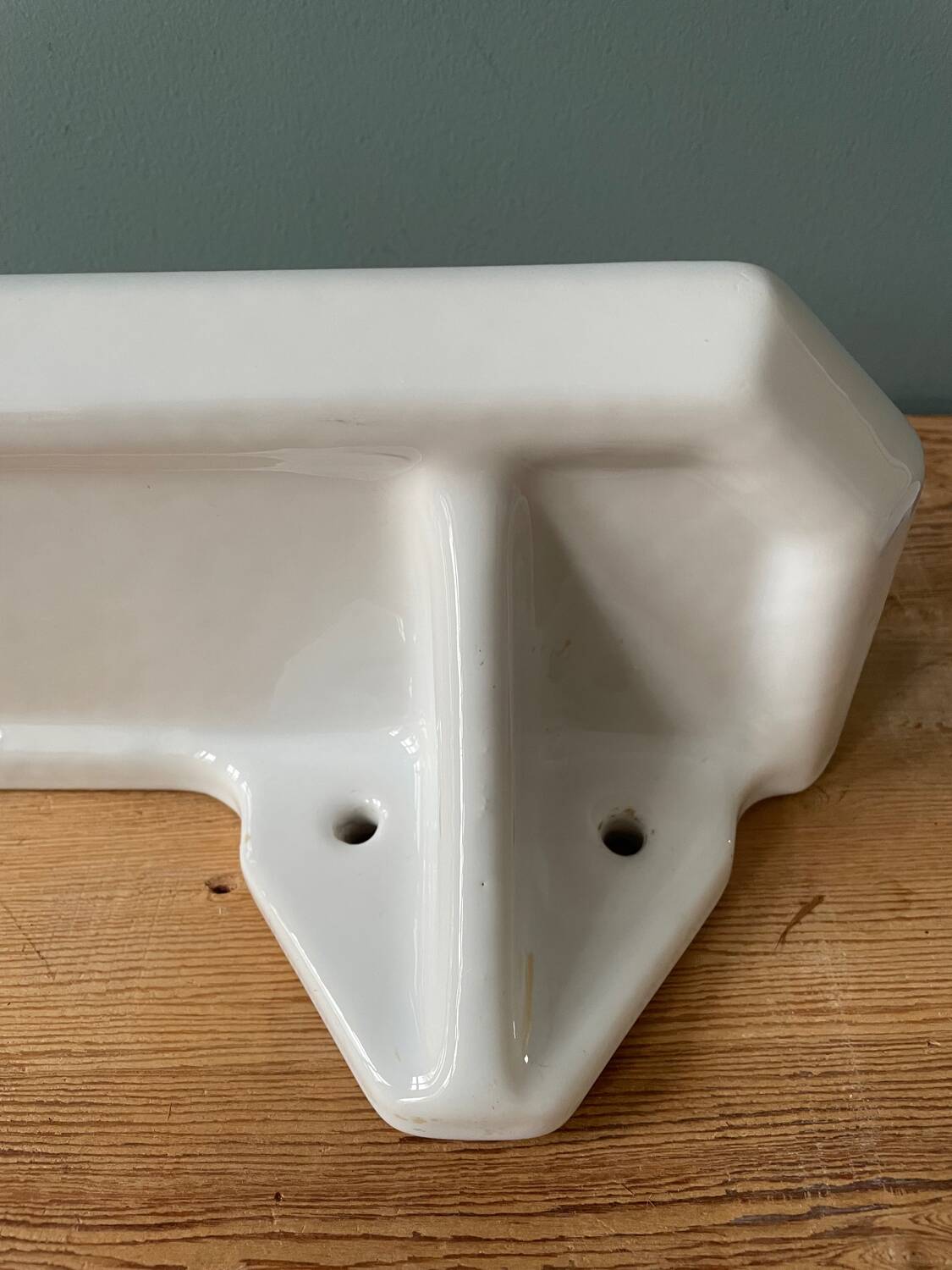 Art Deco wall shelf in white porcelain