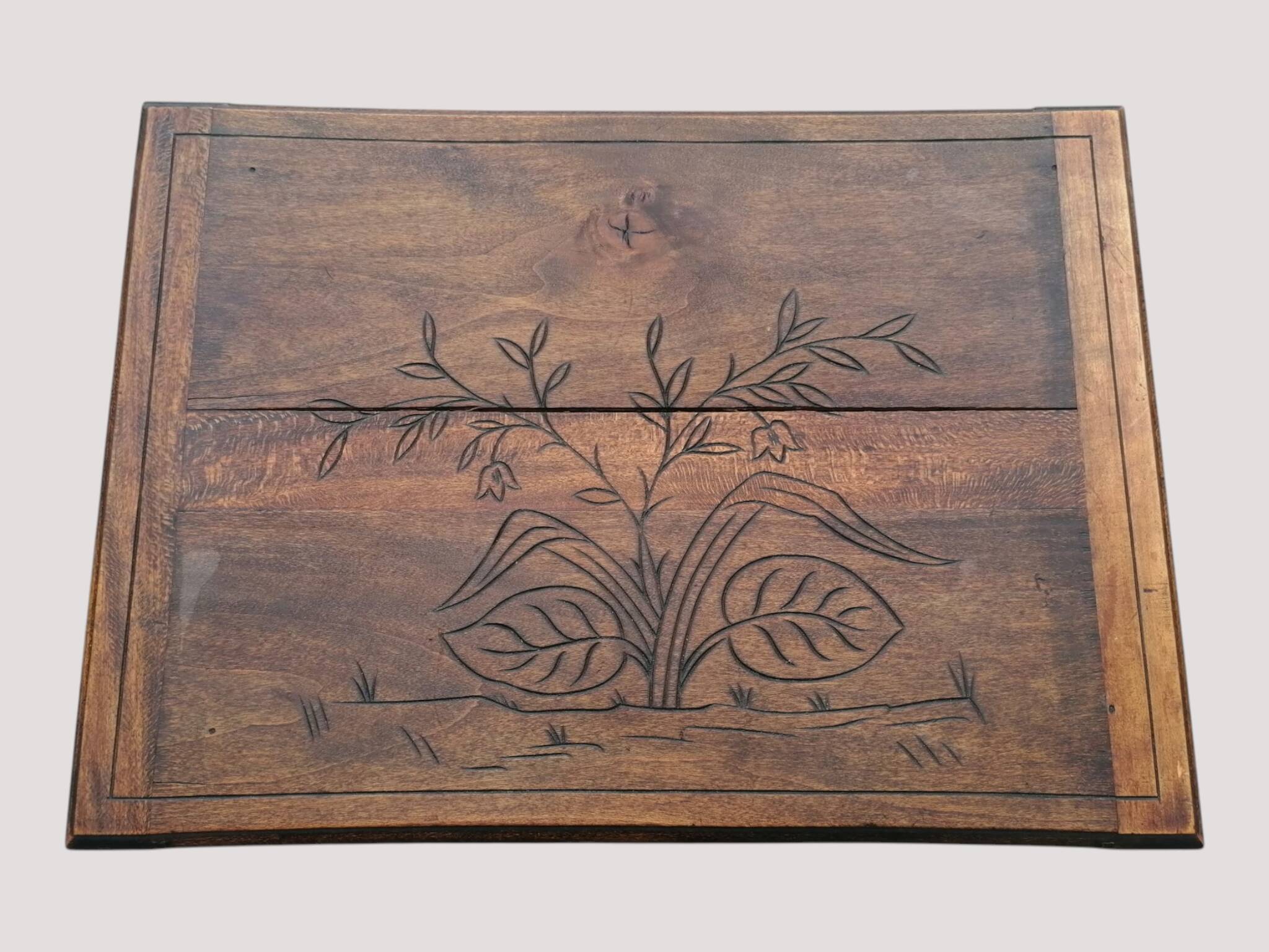 Table de rangement / d'appoint / coiffeuse style chinois.