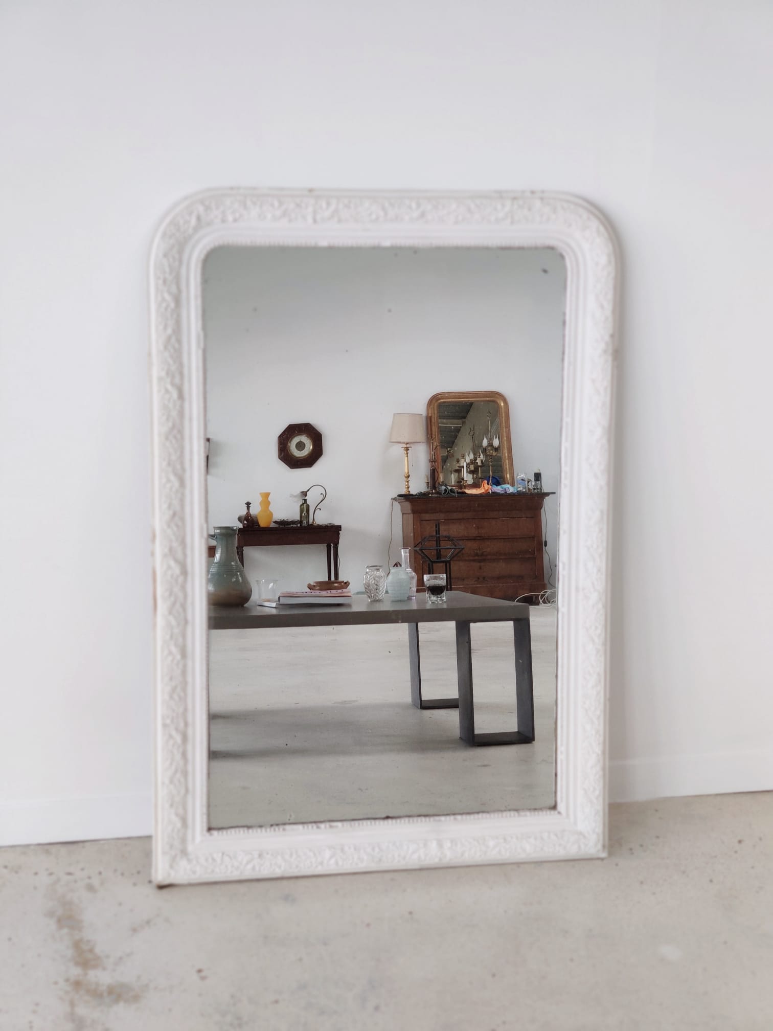 White lacquered wood mirror