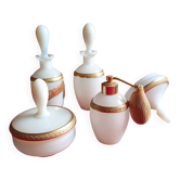 Garniture de toilette vintage opaline blanche et dorure - pierre schneider