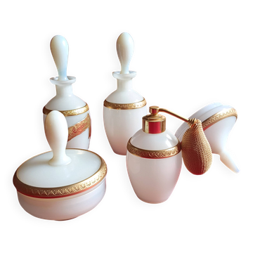 Garniture de toilette vintage opaline blanche et dorure - pierre schneider