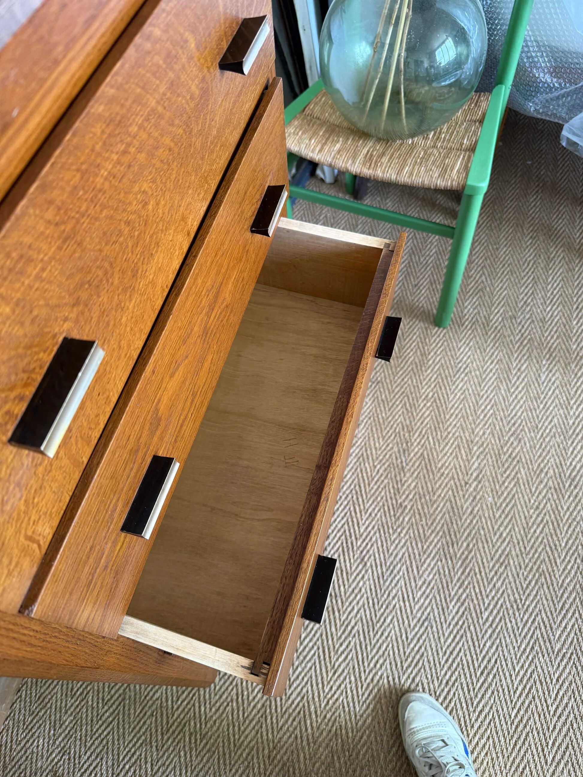 Vintage oak chest of drawers with oak veneer