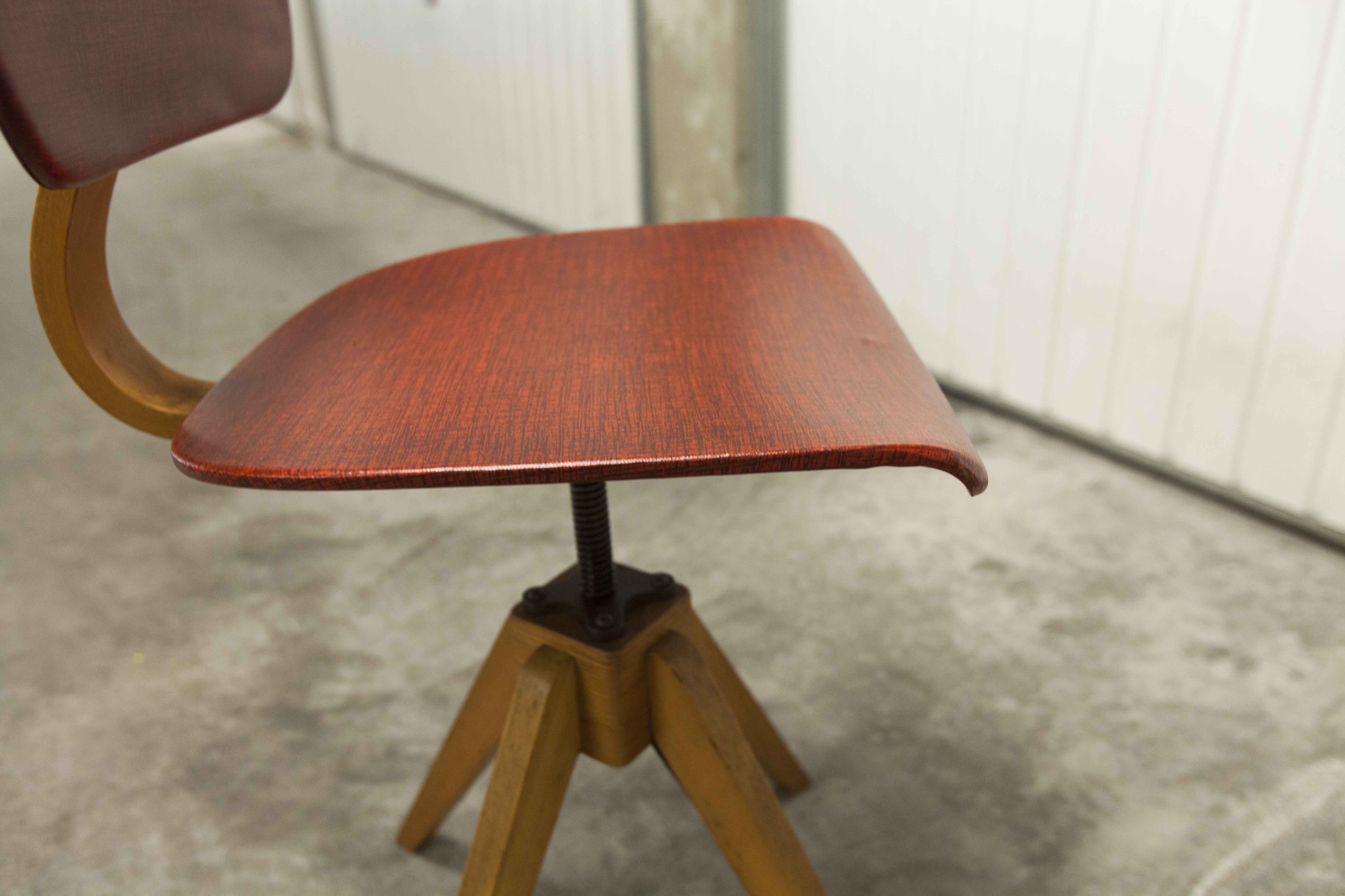 Workshop chair 1950 feet compass skaï red atypical