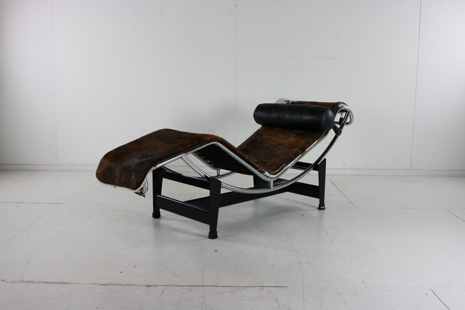 LC4 Lounge chair by Corbusier for Cassina Italy