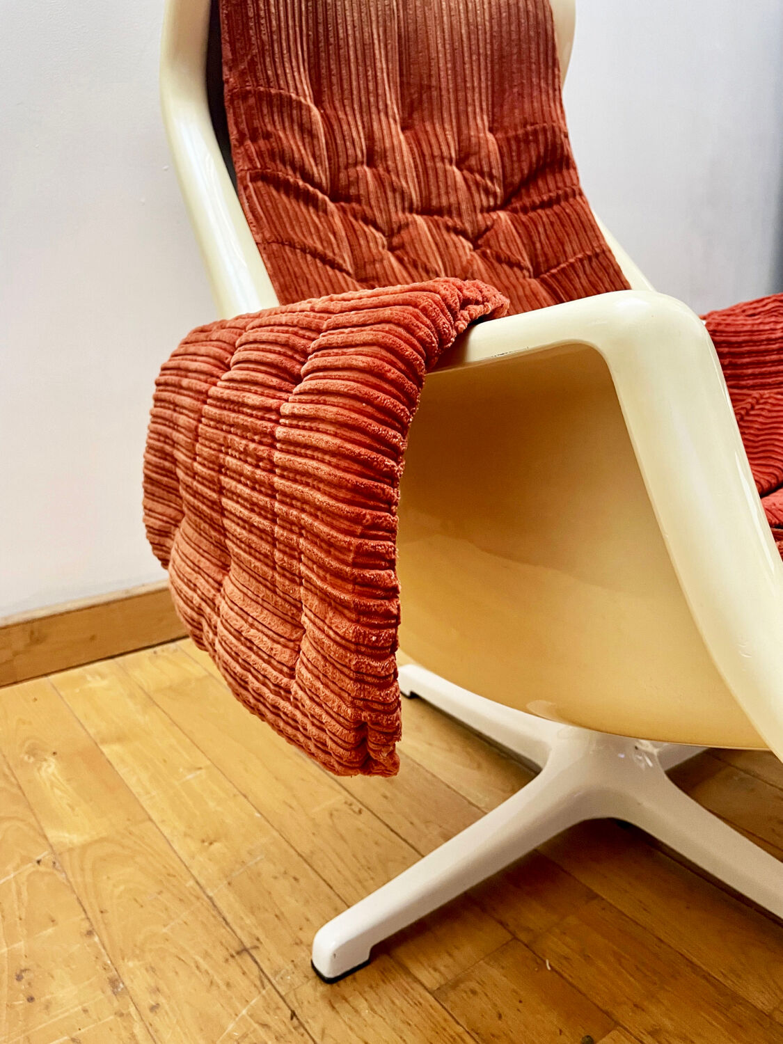 Armchair vintage/space age 70s