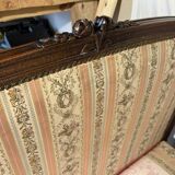 Antique Louis XVI style daybed in carved wood and patterned fabric