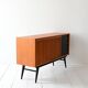 Buffet scandinave en teck avec détails noirs