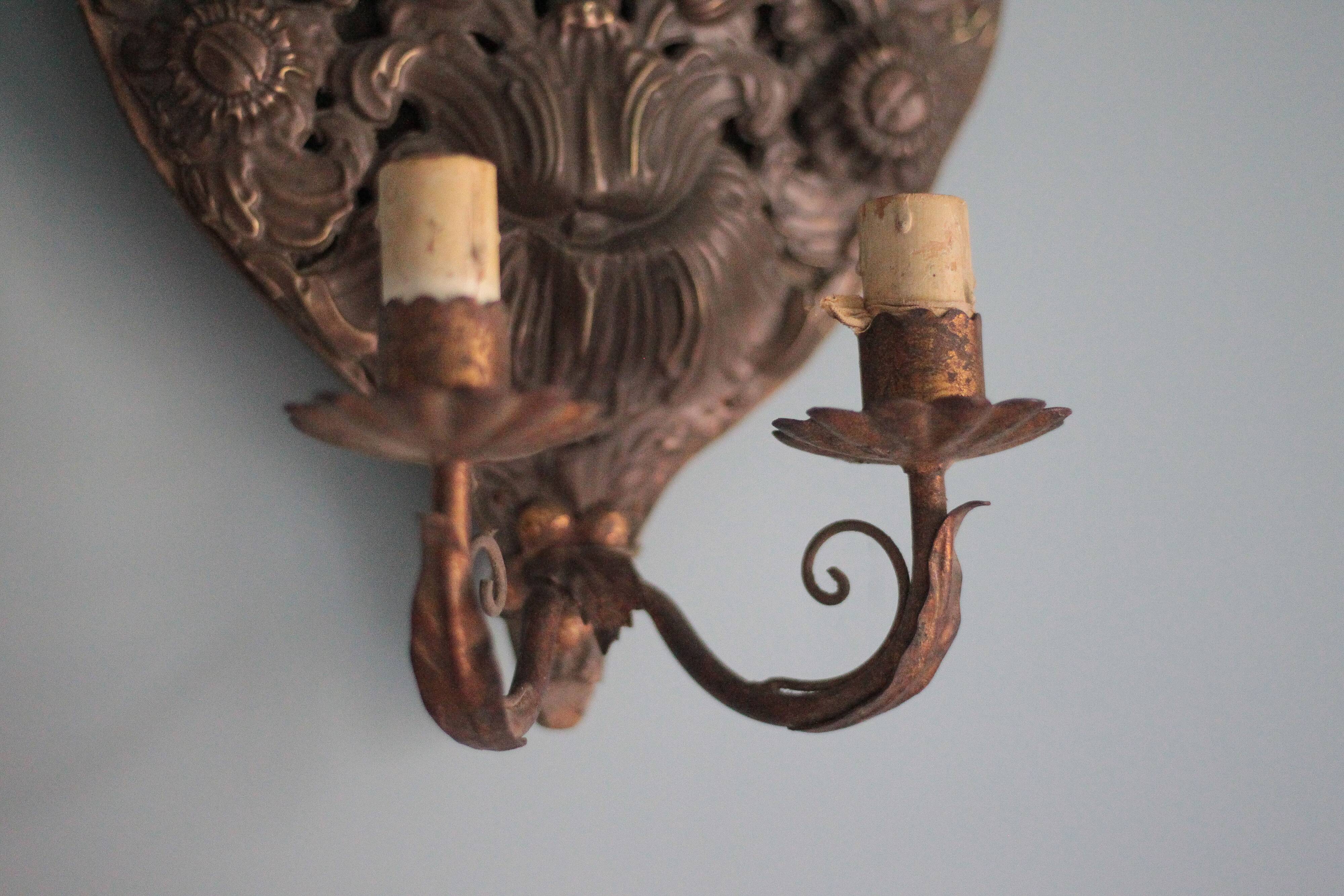 Pair of wall sconces in embossed brass with floral patterns, wall lamp, sconce.