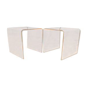 Paire de tables d’appoint Lucite