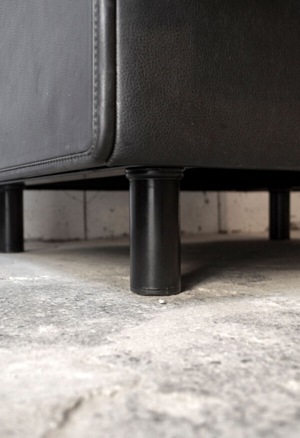 paire de fauteuils en cuir et en cuir par Zanotta Italia Anni '80