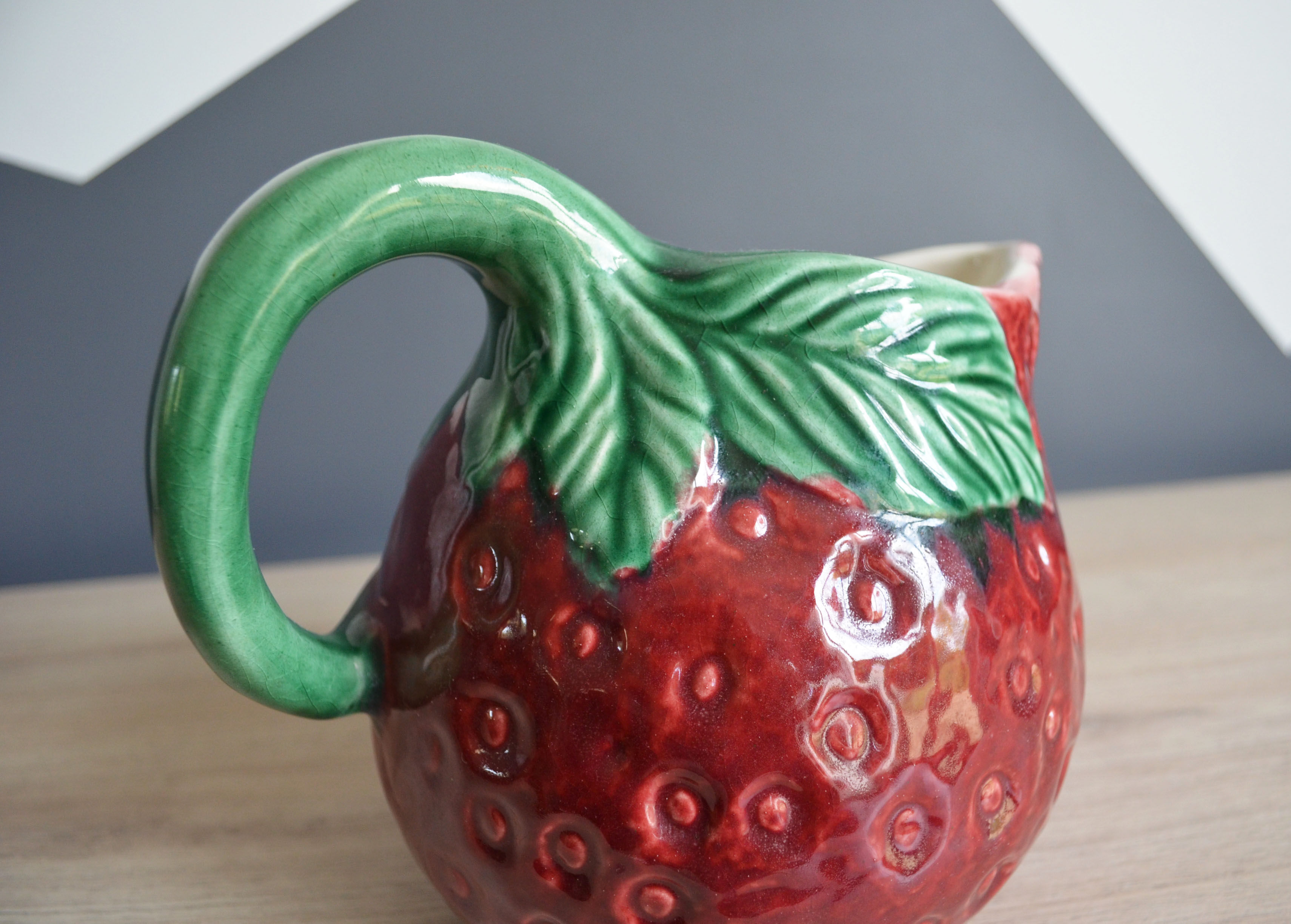 Strawberry-shaped slurry jug