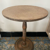 Circular pedestal table
