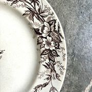 HB&Cie round dish in iron earth