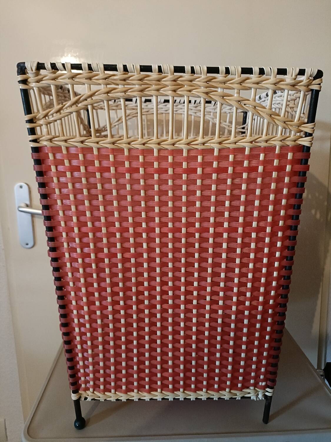 Vintage scoubidou laundry basket