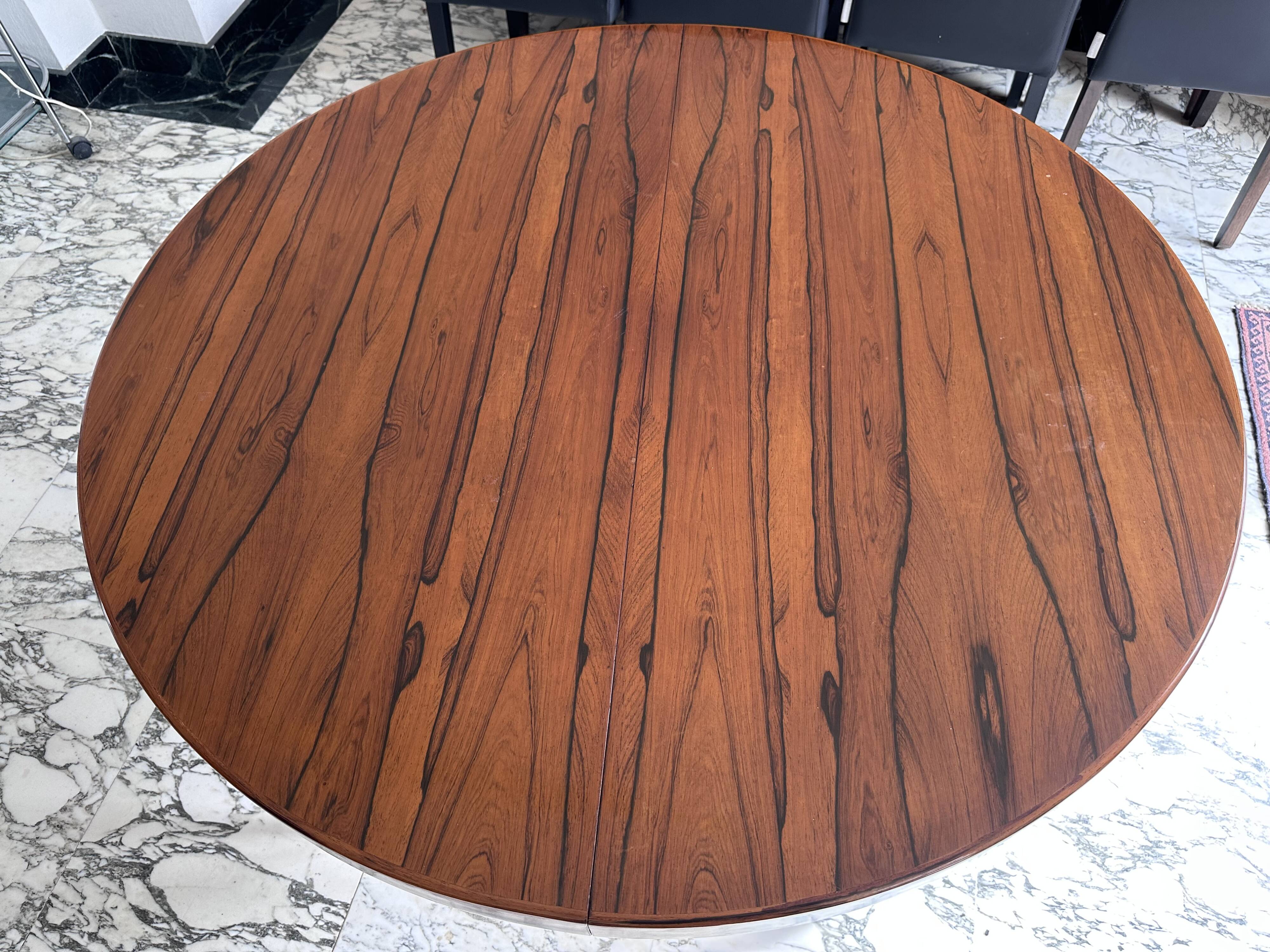 Round table in Rio rosewood