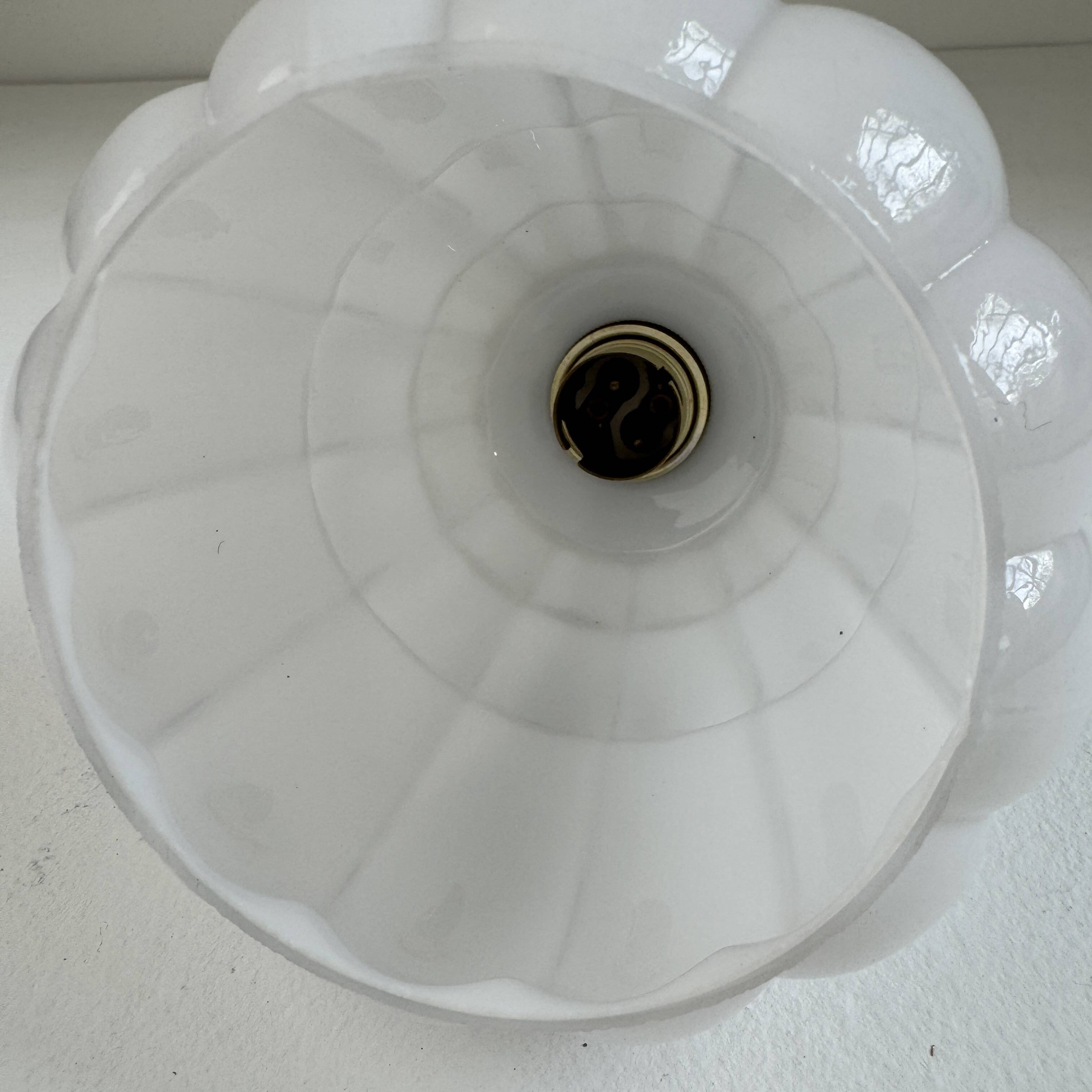 Ancienne applique en opaline vintage
