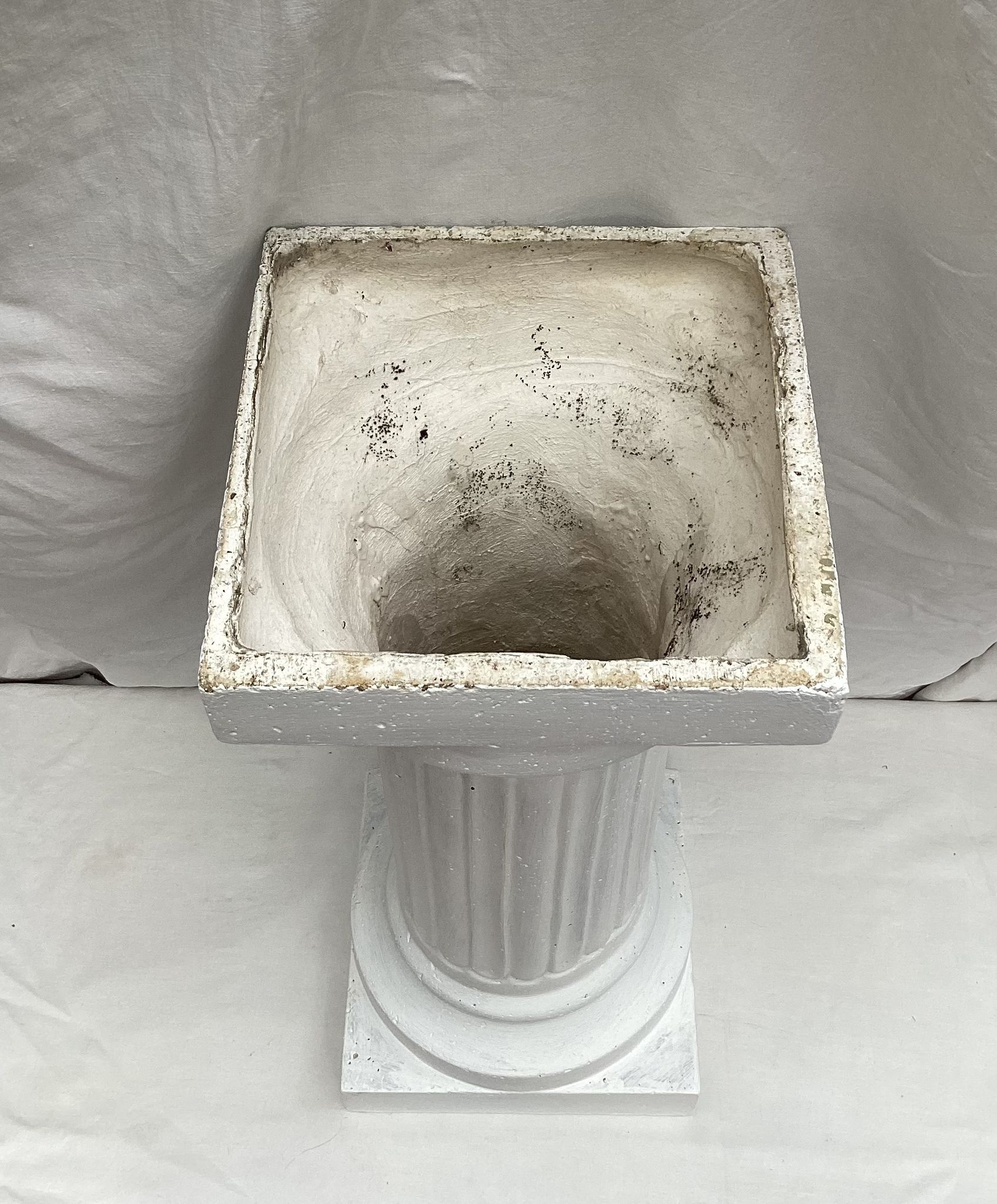 Vintage white plaster column dimension: H-73.5 cm-L-30cm-