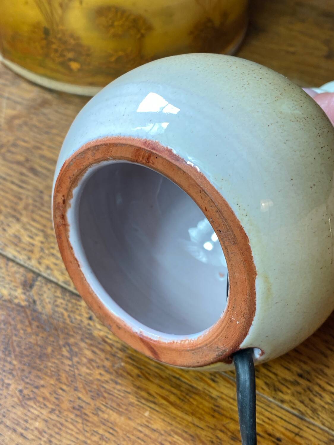 Lampe en grès, abat-jour composé de végétaux, années 70
