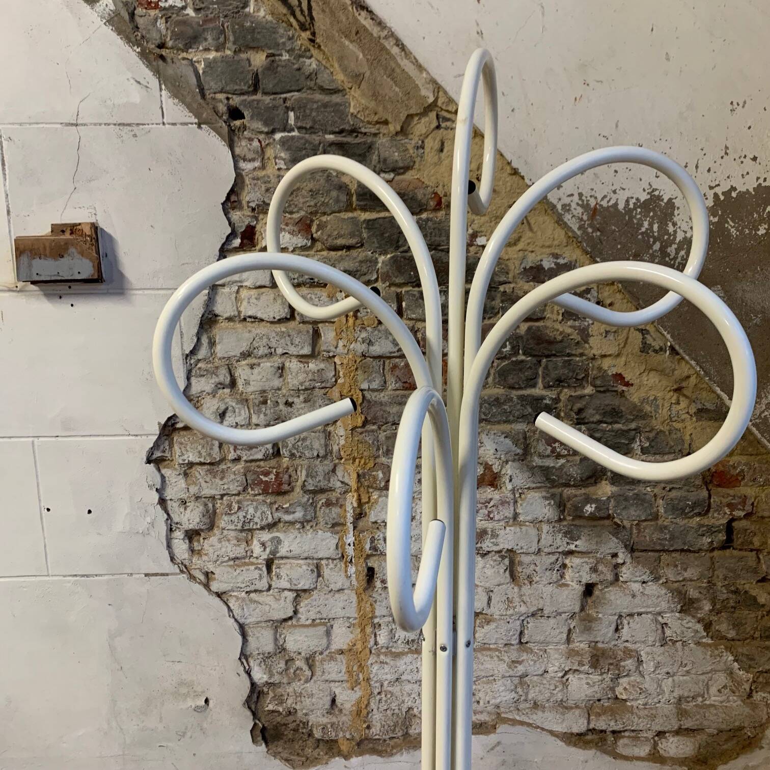 Original white lacquered metal coat rack from the 1980s
