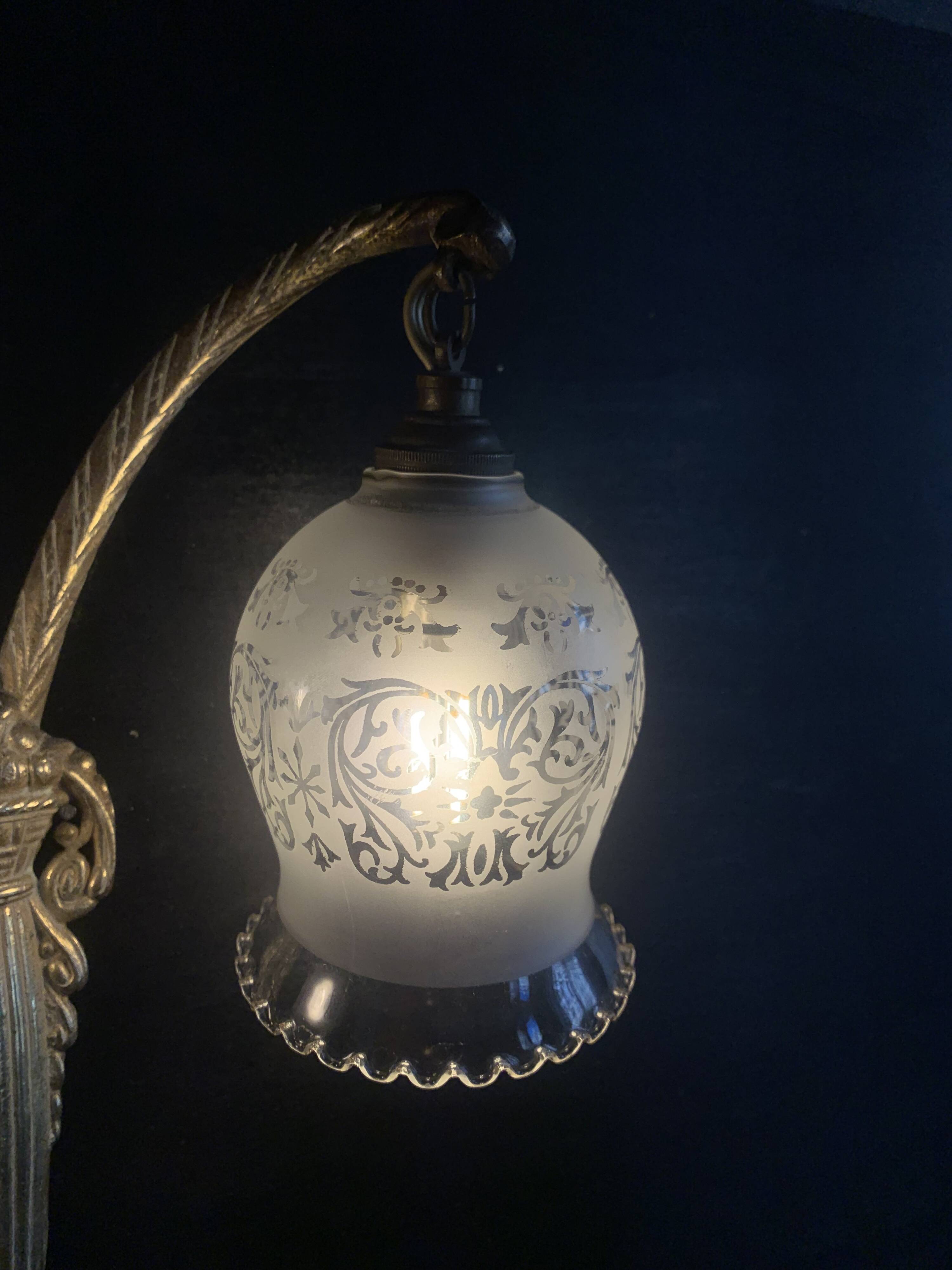 Art Deco double wall light in brass and glass tulips 1930