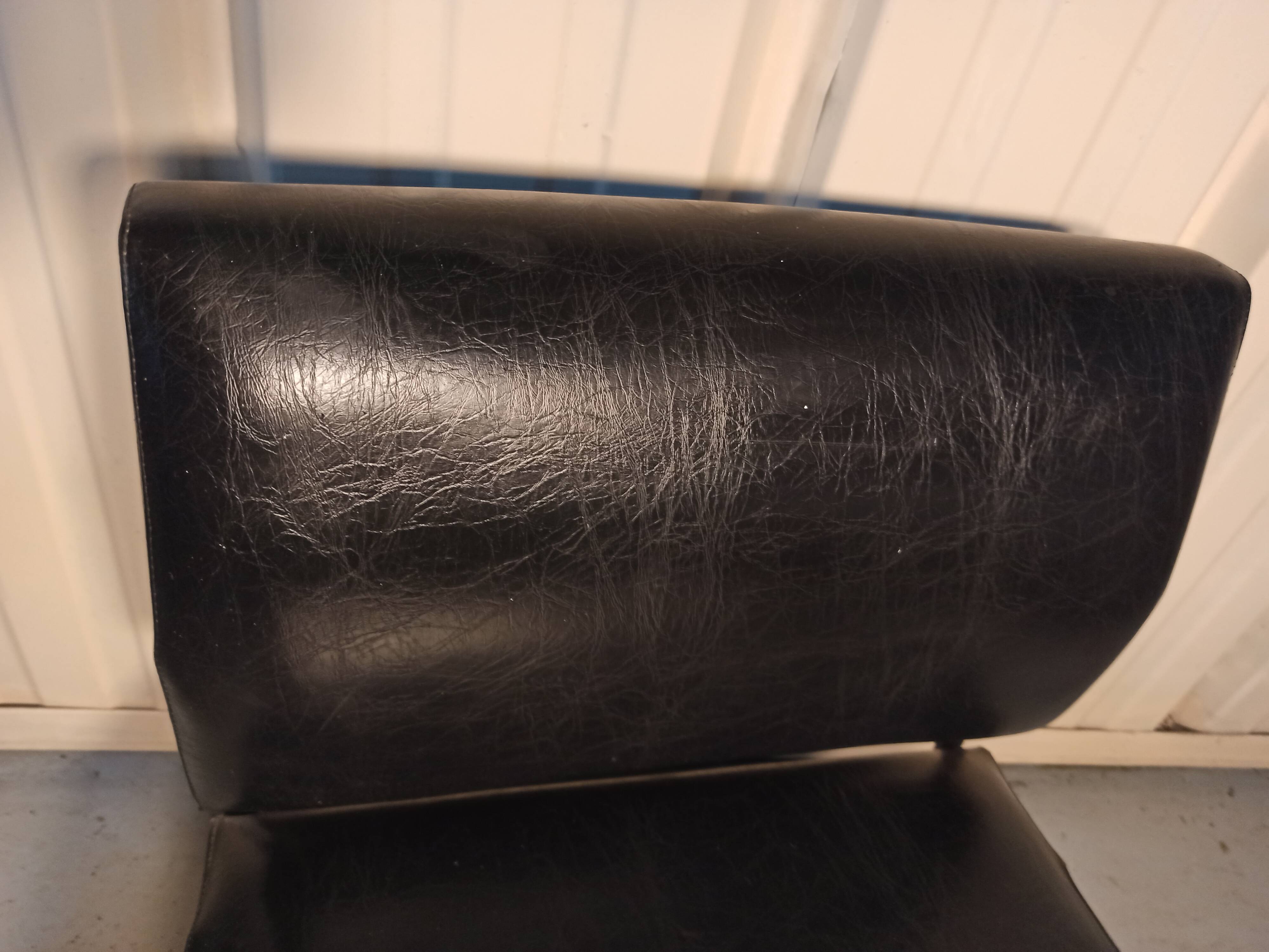 Driver skaï black armchair