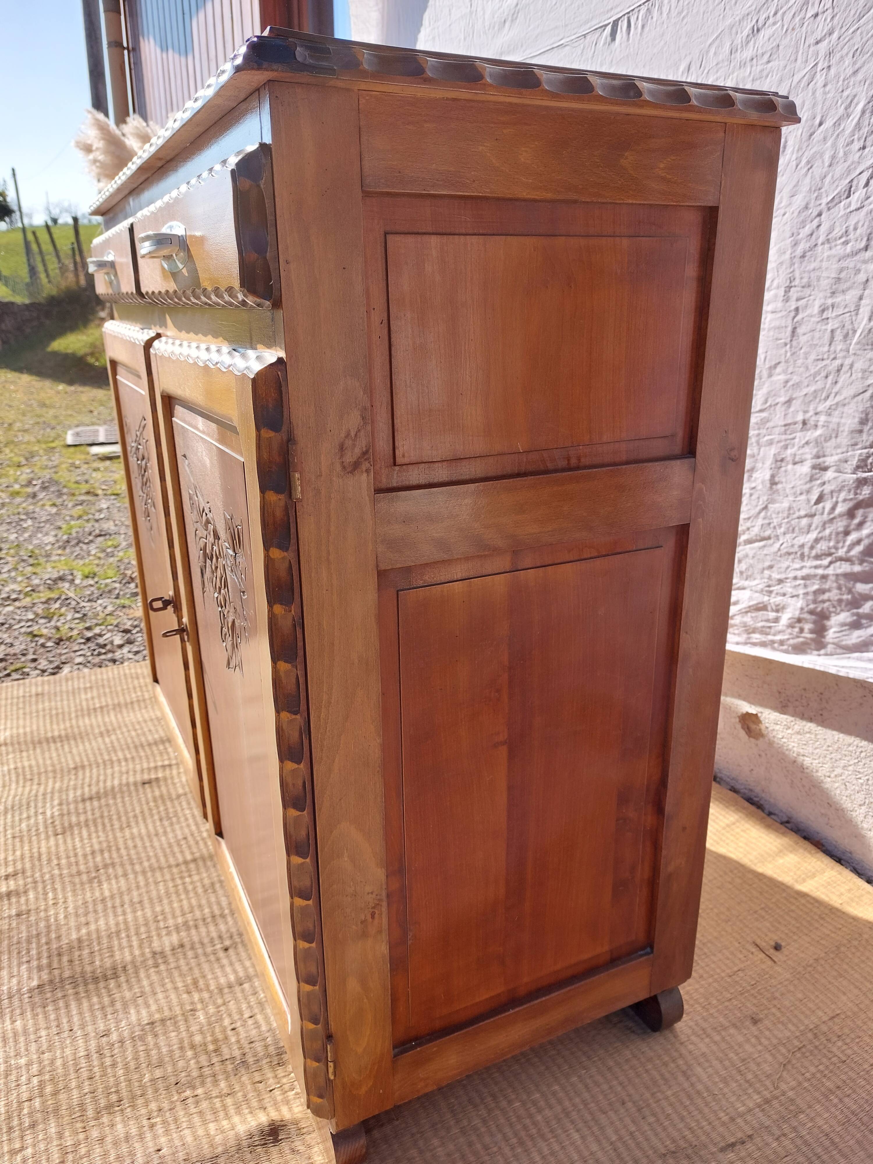 Brutalist Parisian buffet