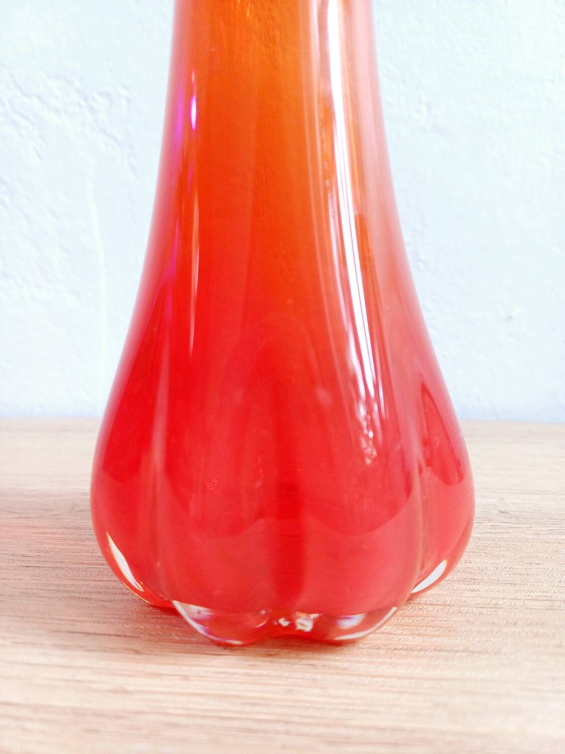 Vintage Hand-Blown Amberina Art Glass Vase – Mid-Century Modern Swung