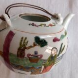Teapot from China, generous shape, painted décor.